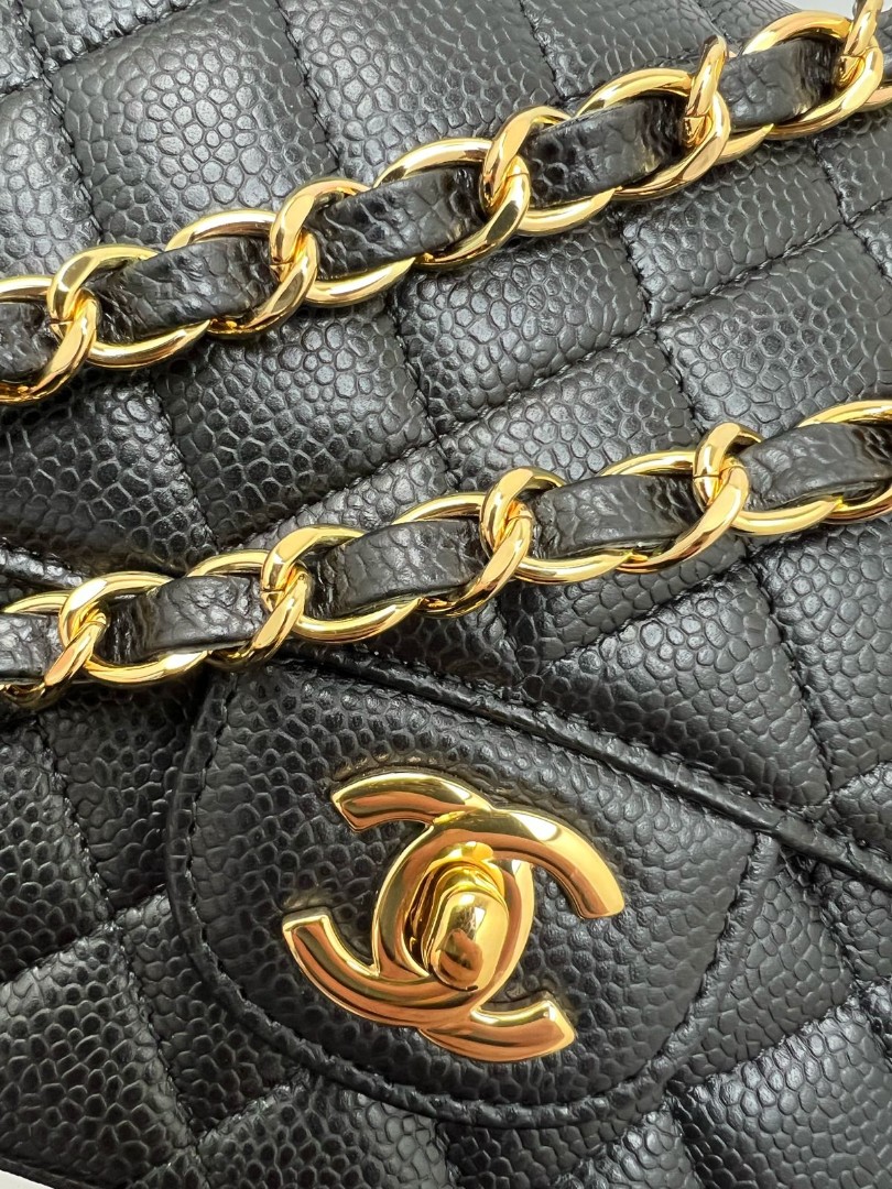 Кожаная черная сумка Chanel 11.12 Medium Classic Flap Bag