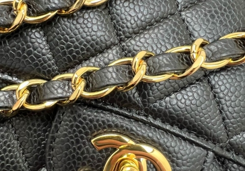 Кожаная черная сумка Chanel 11.12 Medium Classic Flap Bag