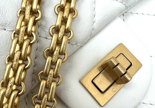 Кожаная белая сумка Chanel 2.55 Classic