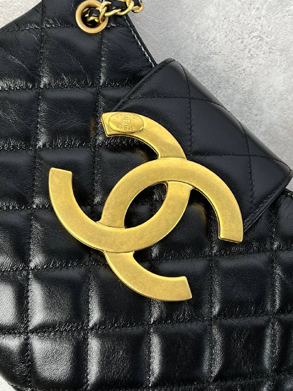 Черная сумочка на цепочке Chanel