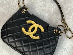 Черная сумочка на цепочке Chanel