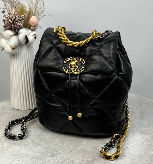 Кожаный женский черный рюкзак Chanel