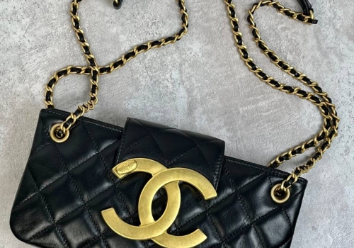 Черная сумочка из кожи Chanel