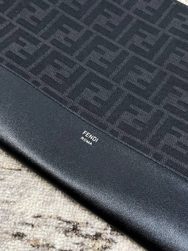 Черная сумка из текстиля Fendi