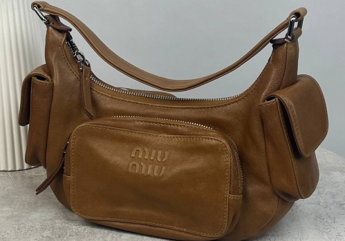 Коричневая кожаная сумка Miu Miu Pocket