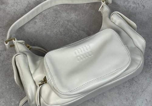 Белая кожаная сумка Miu Miu Pocket