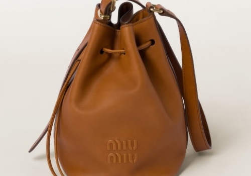 Женская кожаная сумка Miu Miu Bucket Mini коричневая