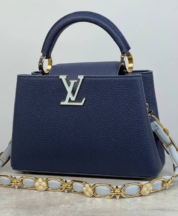 Синяя кожаная сумка Louis Vuitton New Capucines BB