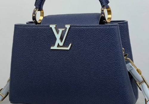 Синяя кожаная сумка Louis Vuitton New Capucines BB