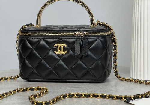 Кожаная черная сумочка Chanel