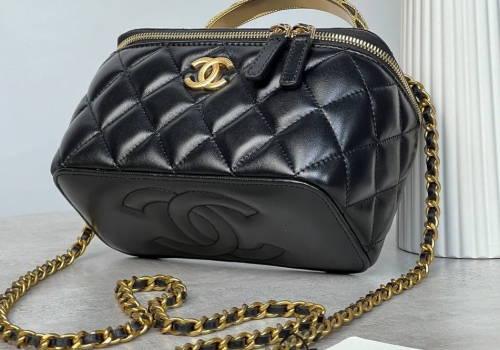 Кожаная черная сумочка Chanel