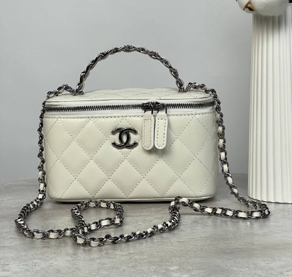 Кожаная белая сумочка Chanel