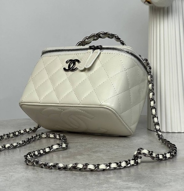 Кожаная белая сумочка Chanel