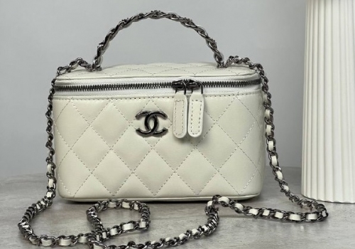 Кожаная белая сумочка Chanel