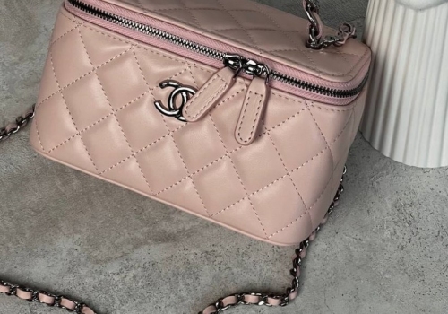Кожаная розовая сумочка Chanel
