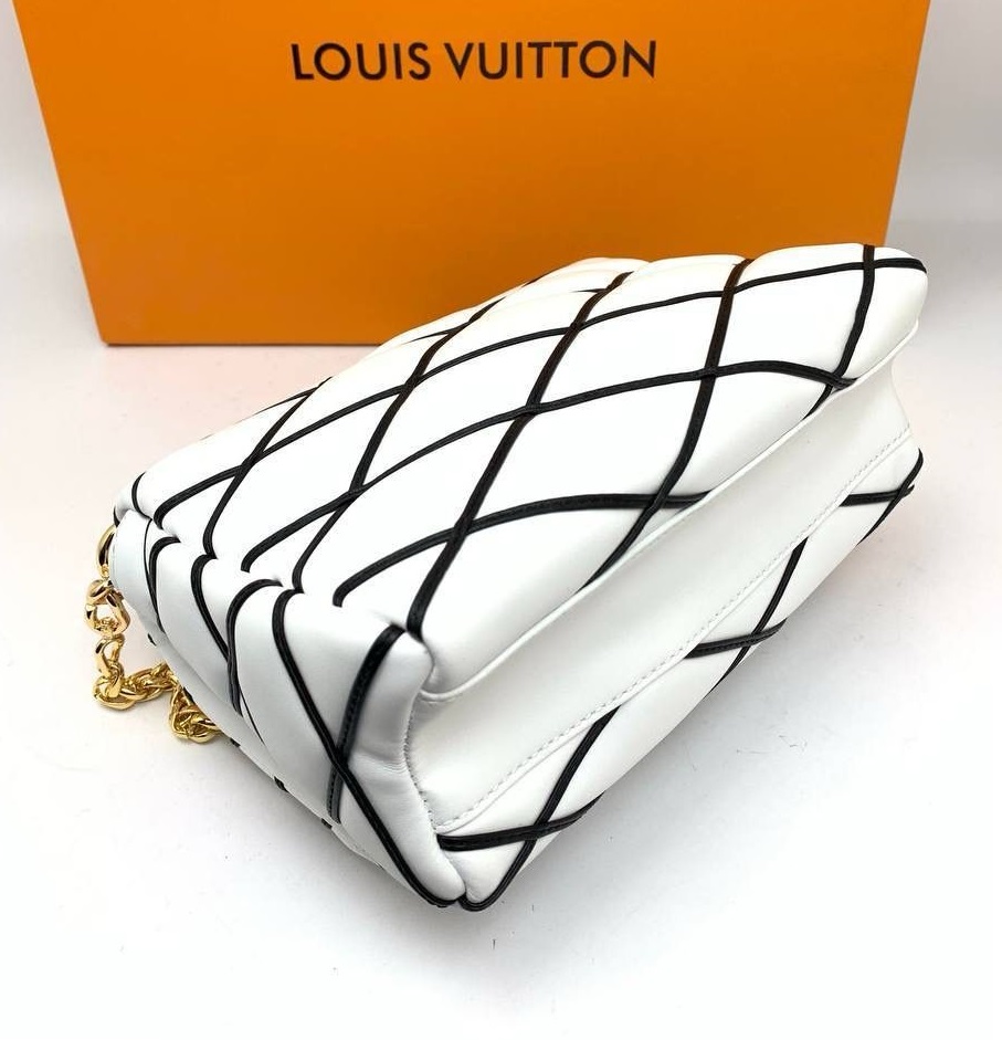 Белая сумка Louis Vuitton GO-14 MM