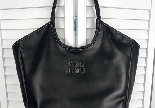 Женская кожаная сумка Miu Miu IVY черная