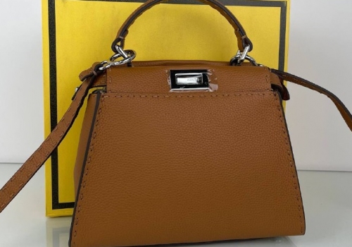 Женская коричневая сумка Fendi Peekaboo Mini