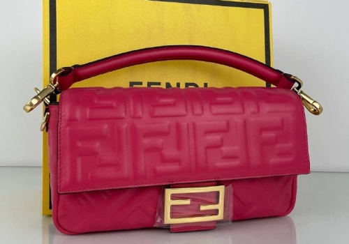 Женская кожаная красная сумка Fendi Baguette