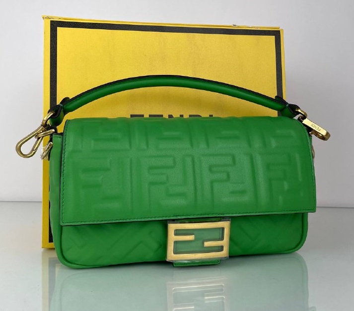 Женская кожаная зеленая сумка Fendi Baguette