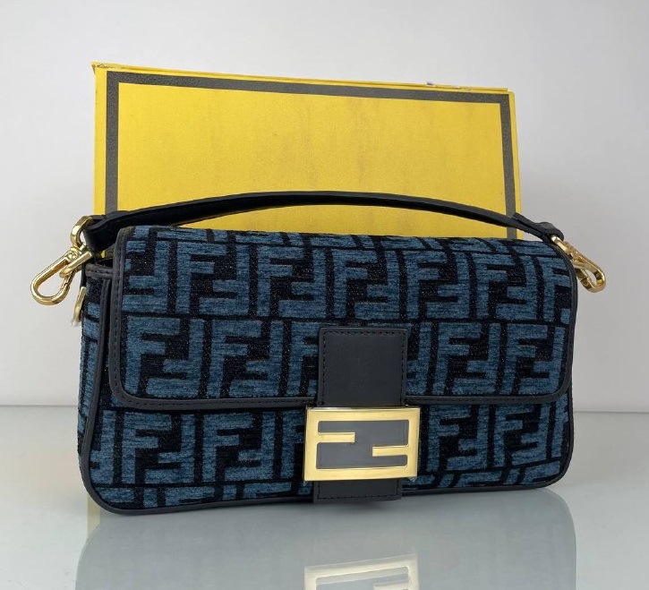 Женская синяя сумка из текстиля Fendi Baguette