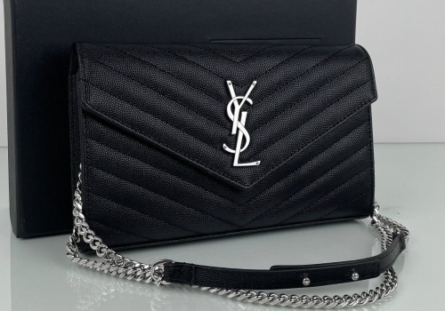 Кожаная черная сумка Saint Laurent Uptown