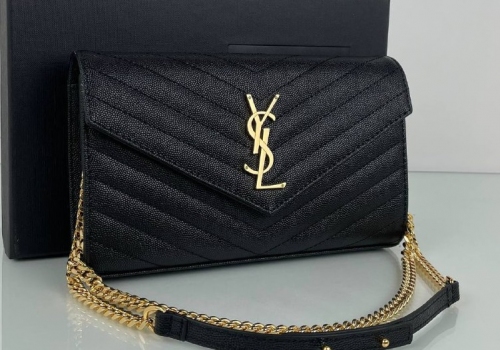 Кожаная черная сумка Saint Laurent Uptown