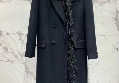Женское черное пальто Valentino