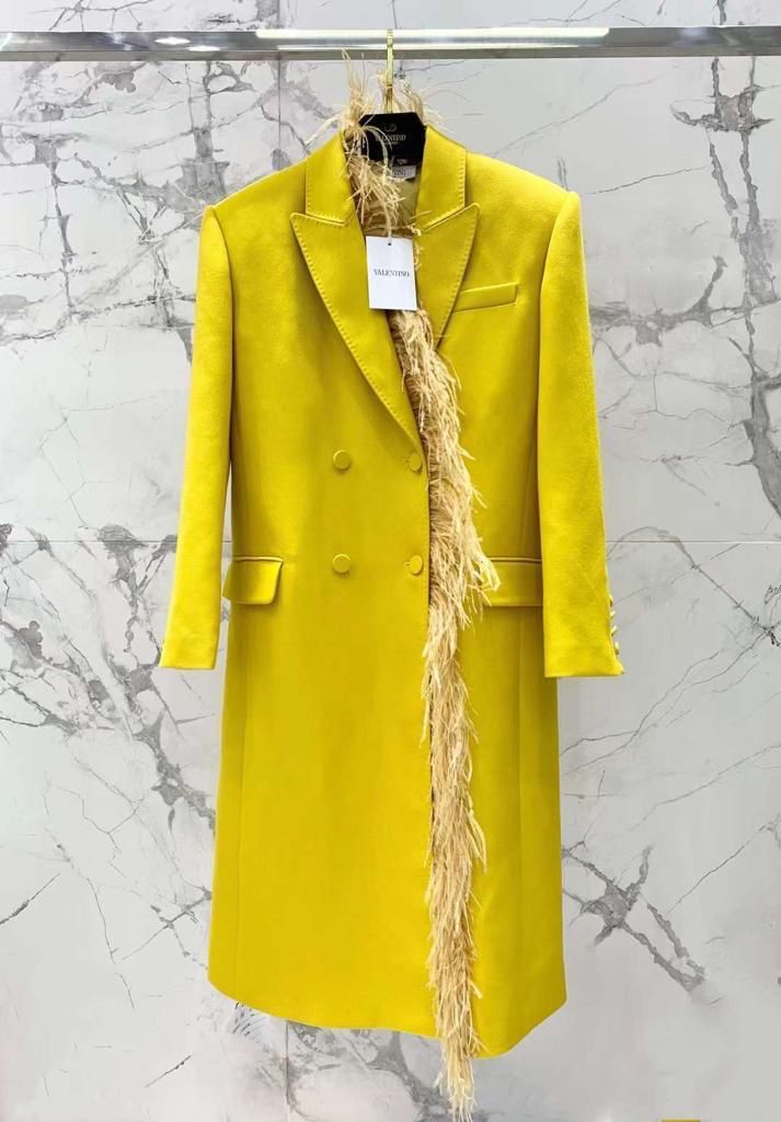 Женское желтое пальто Valentino