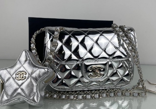 Кожаная серебристая сумочка Chanel Star Coin Purse Mini