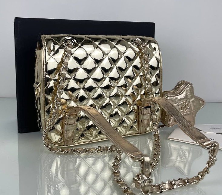 Кожаная золотая сумка Chanel Star Coin Purse