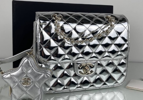 Кожаная серебристая сумка Chanel Star Coin Purse