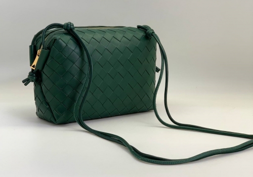Кожаная сумка Bottega Veneta Small Loop Camera зеленый