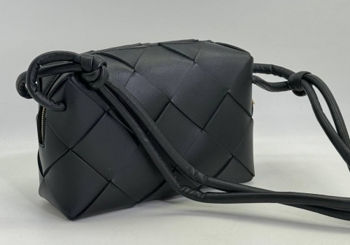 Кожаная черный сумка Bottega Veneta Loop
