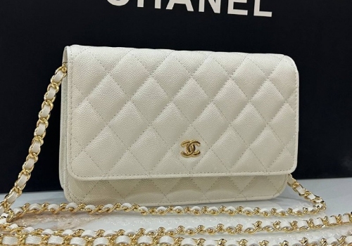 Женская белая кожаная сумочка Chanel Woc