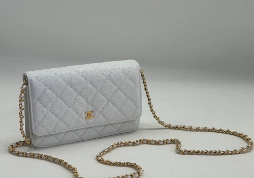 Женская белая кожаная сумочка Chanel Woc