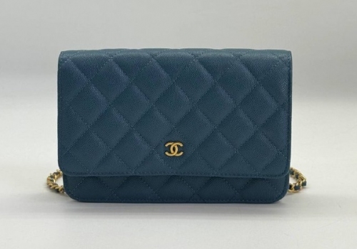 Женская синяя кожаная сумочка Chanel Woc