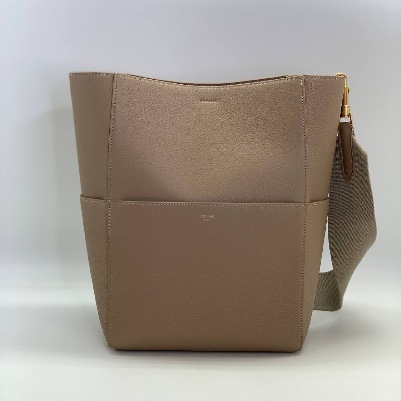 Женская сумка из кожи Celine Sangle бежевая