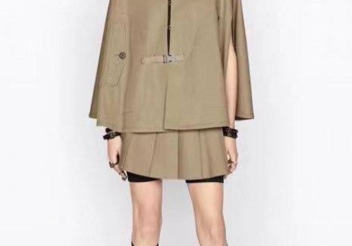 Женская куртка Christian Dior бежевая