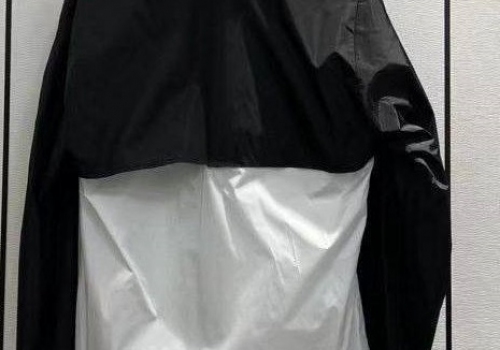 Женская черно-белая ветровка Prada
