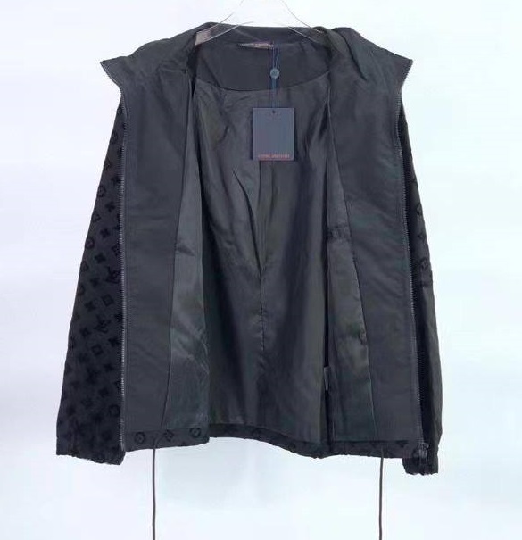 Женская черная ветровка Louis Vuitton