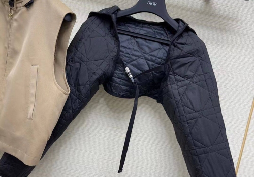 Женская куртка Christian Dior бежевая с черным