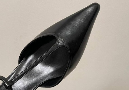 Кожаные черные босоножки The Row на низком каблуке