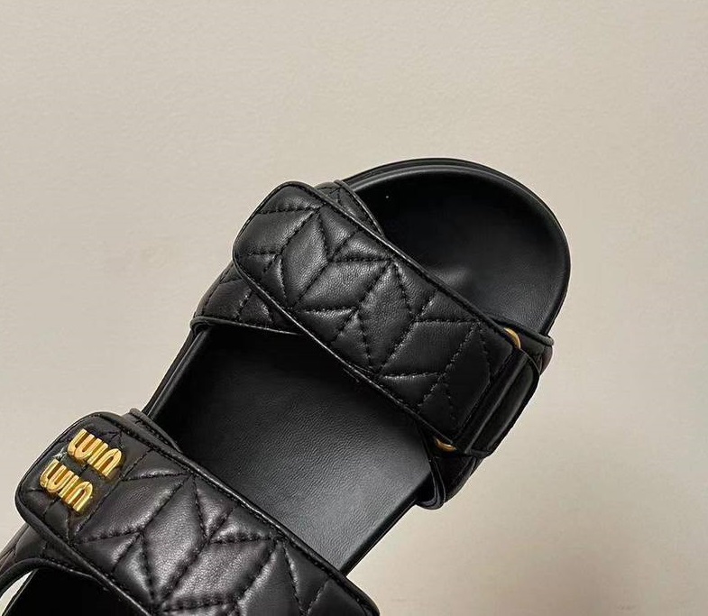 Женские кожаные черные сандалии Miu Miu