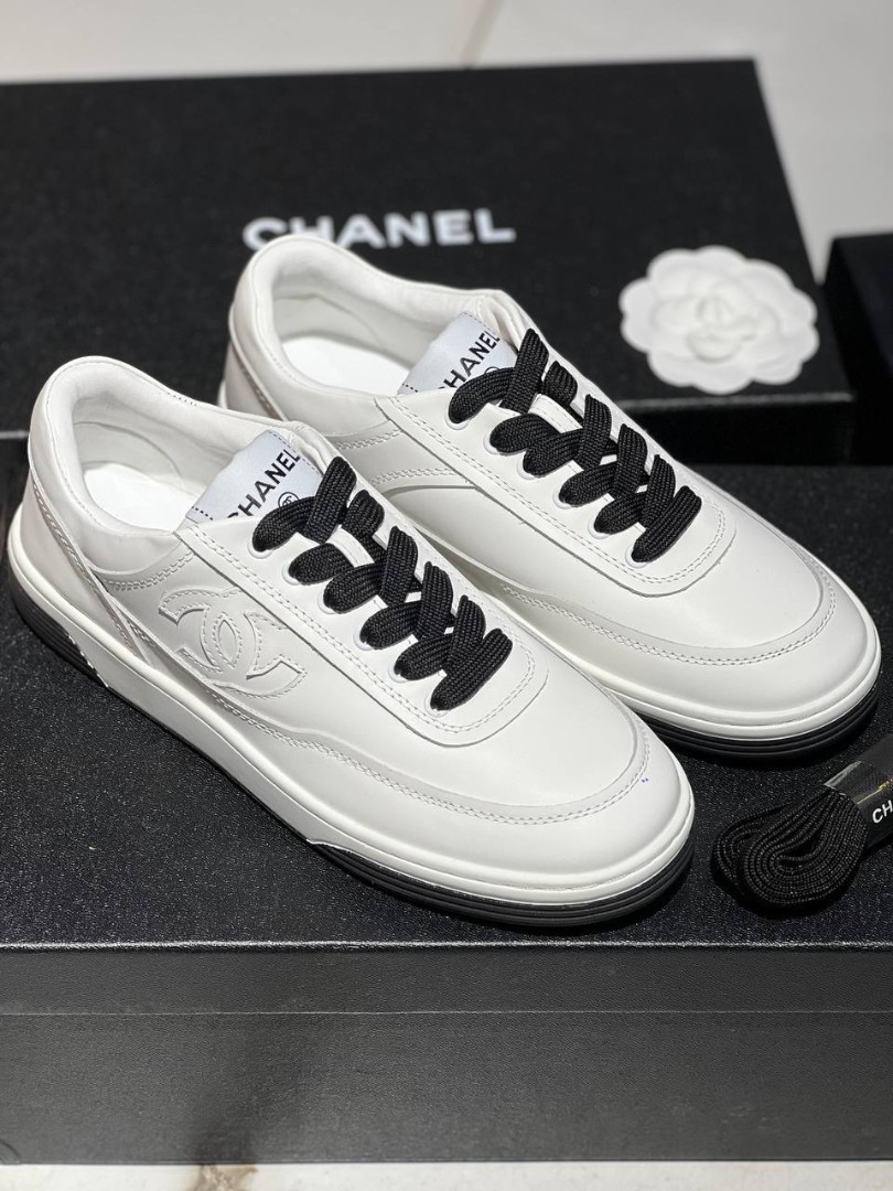 Женские кожаные белые кроссовки Chanel
