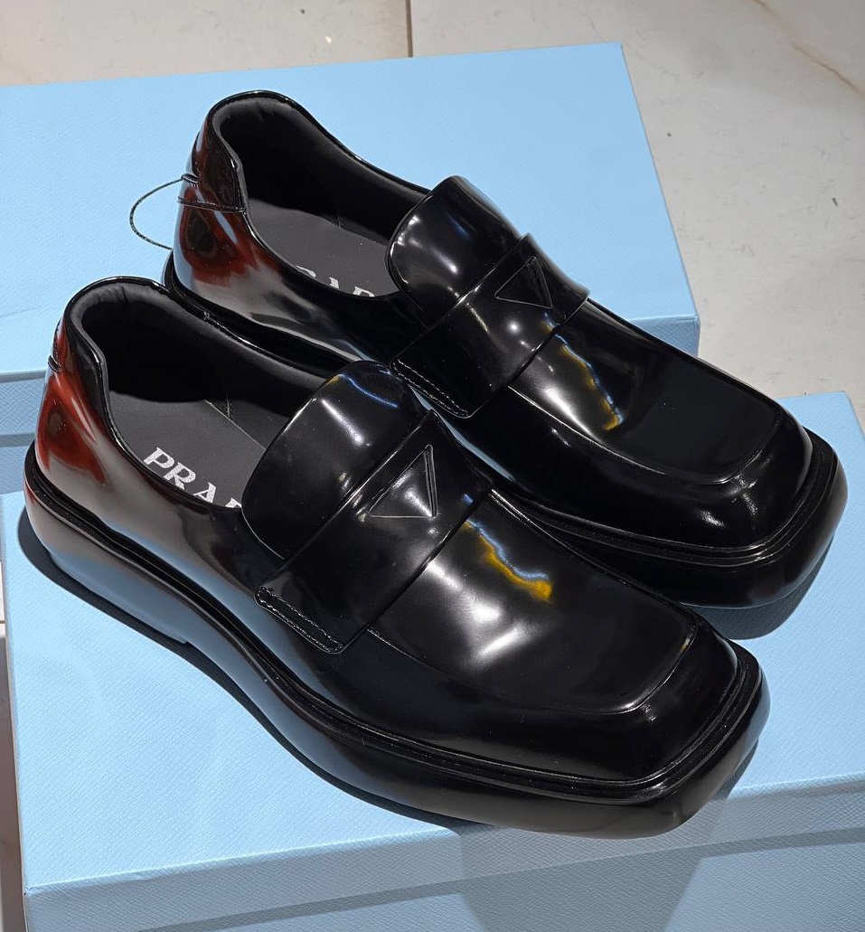 Кожаные женские ботинки Prada