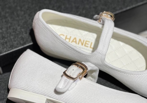 Белые балетки из текстиля Chanel