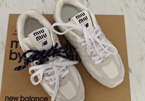 Женские замшевые белые кроссовки New Balance Miu Miu