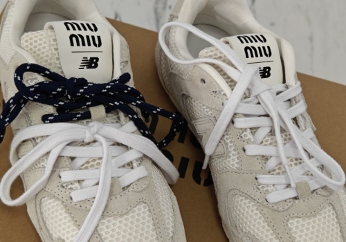 Женские замшевые белые кроссовки New Balance Miu Miu