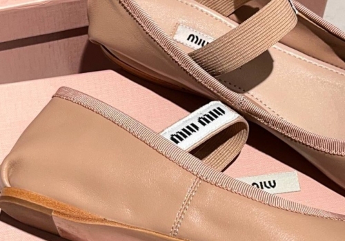 Кожаные бежевые балетки Miu Miu